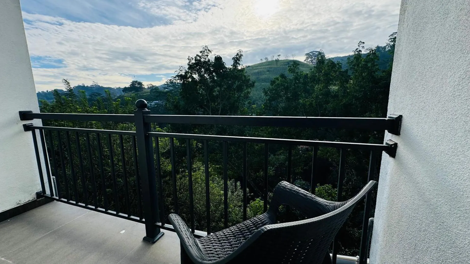 Kandy Alpine Breeze Bed & Breakfast